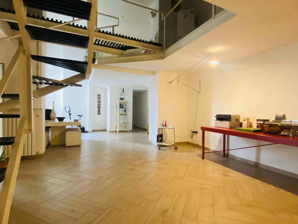 appartamento in affitto a Napoli in zona Stella