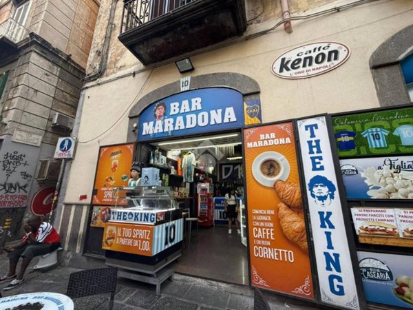 negozio in affitto a Napoli