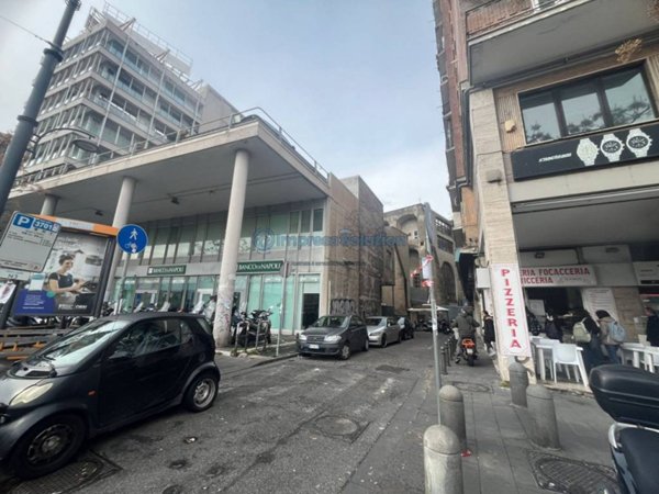 negozio in affitto a Napoli in zona Pendino / San Giuseppe