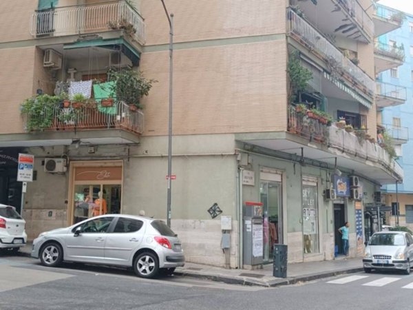 negozio in affitto a Napoli in zona Camaldoli