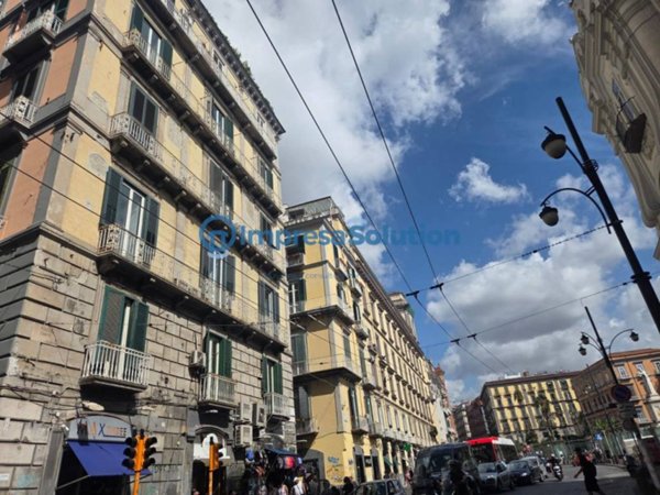 negozio in affitto a Napoli in zona San Ferdinando