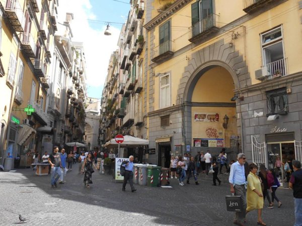 appartamento in affitto a Napoli in zona Chiaia