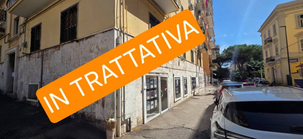 negozio in affitto a Napoli in zona Bagnoli