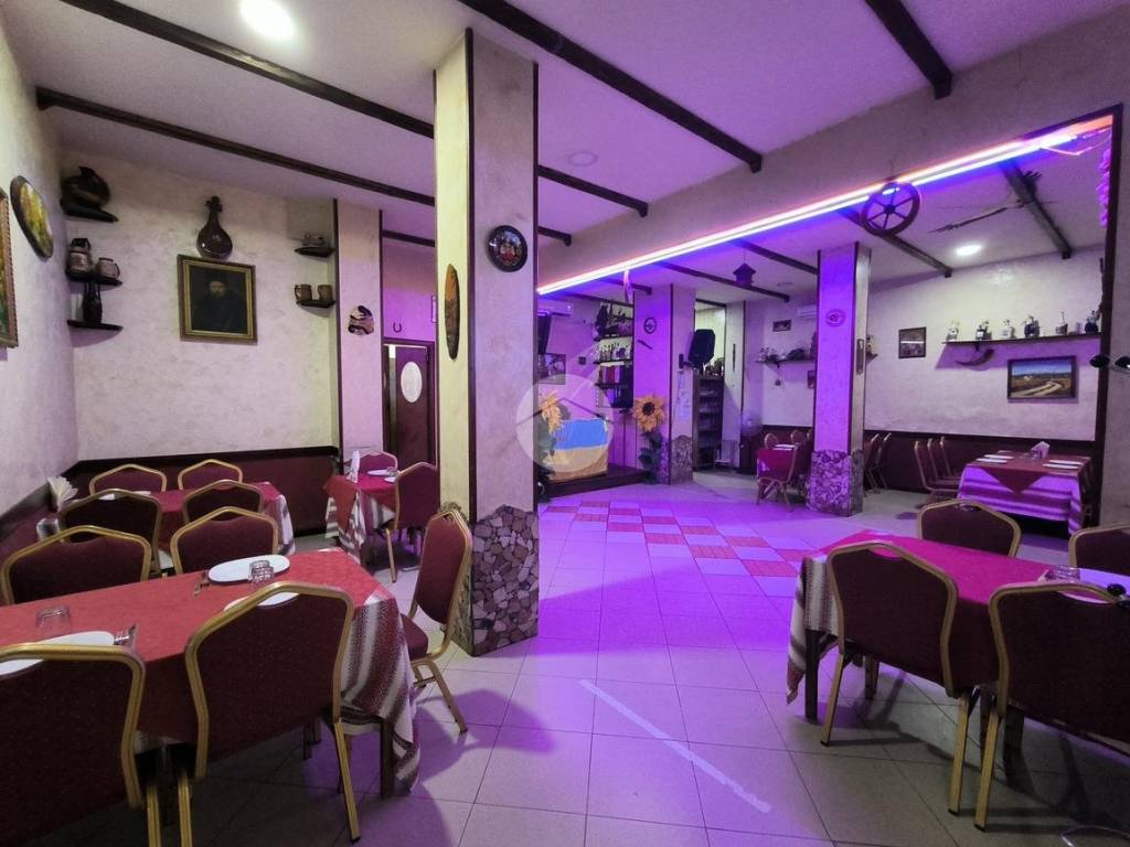 negozio in affitto a Napoli