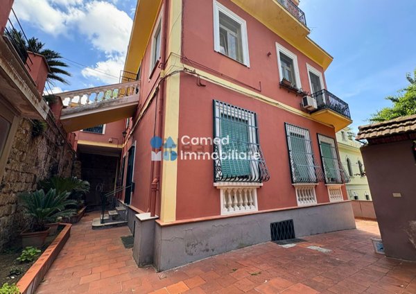 appartamento in affitto a Napoli in zona Chiaia