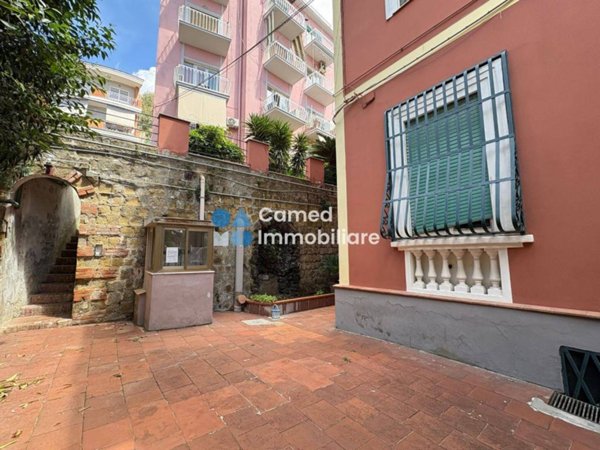 appartamento in affitto a Napoli in zona Chiaia