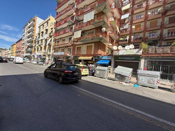 negozio in affitto a Napoli in zona Fuorigrotta