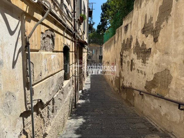 appartamento in affitto a Napoli in zona San Carlo all'Arena