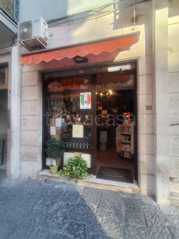 locale di sgombero in affitto a Napoli in zona San Ferdinando