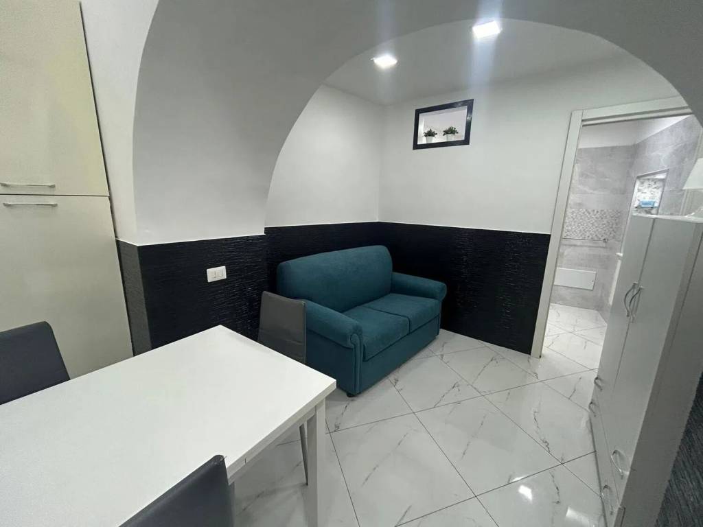 appartamento in affitto a Napoli in zona Chiaia