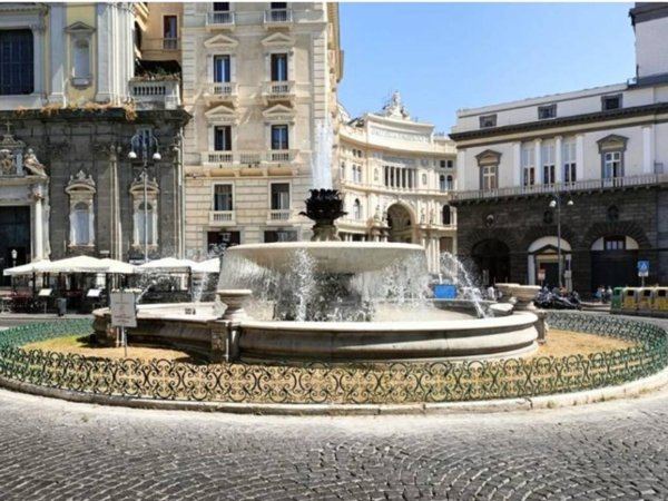 appartamento in affitto a Napoli in zona Chiaia
