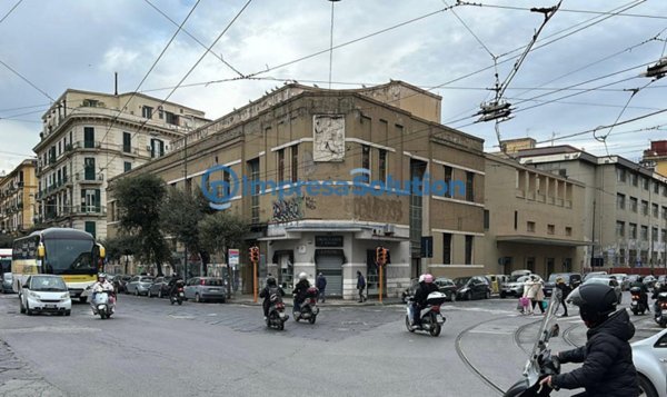 negozio in affitto a Napoli in zona Pendino / San Giuseppe