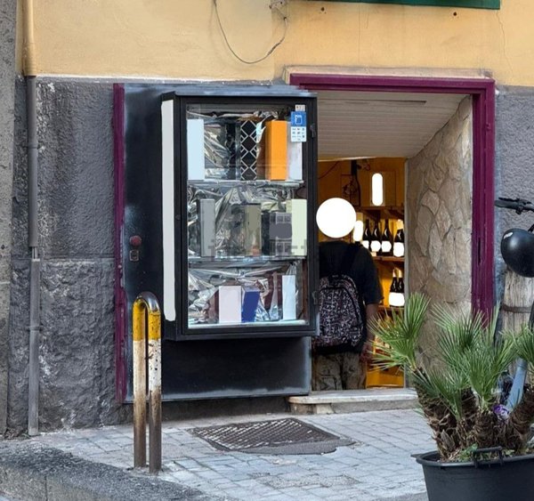 locale commerciale in affitto a Napoli in zona Vomero