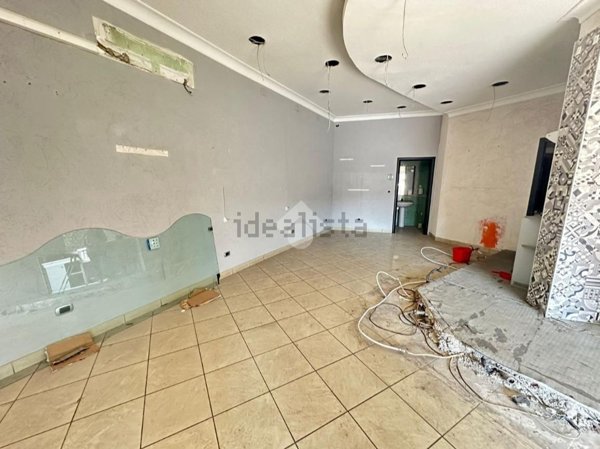 locale commerciale in affitto a Napoli in zona Secondigliano