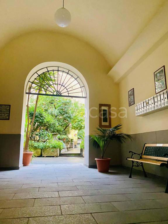 appartamento in affitto a Napoli in zona Chiaia