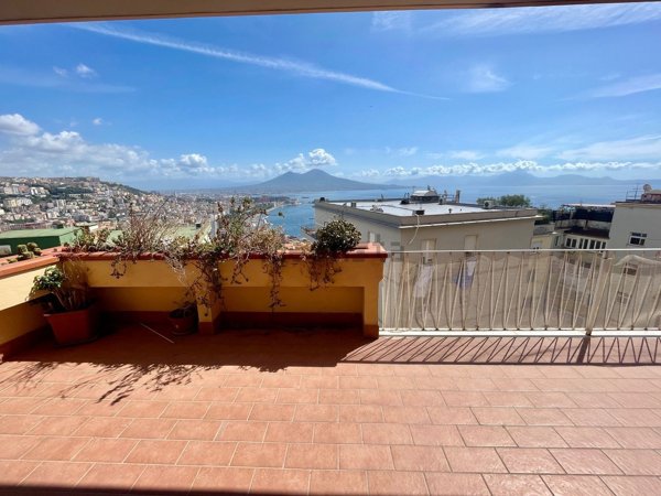 appartamento in affitto a Napoli in zona Chiaia