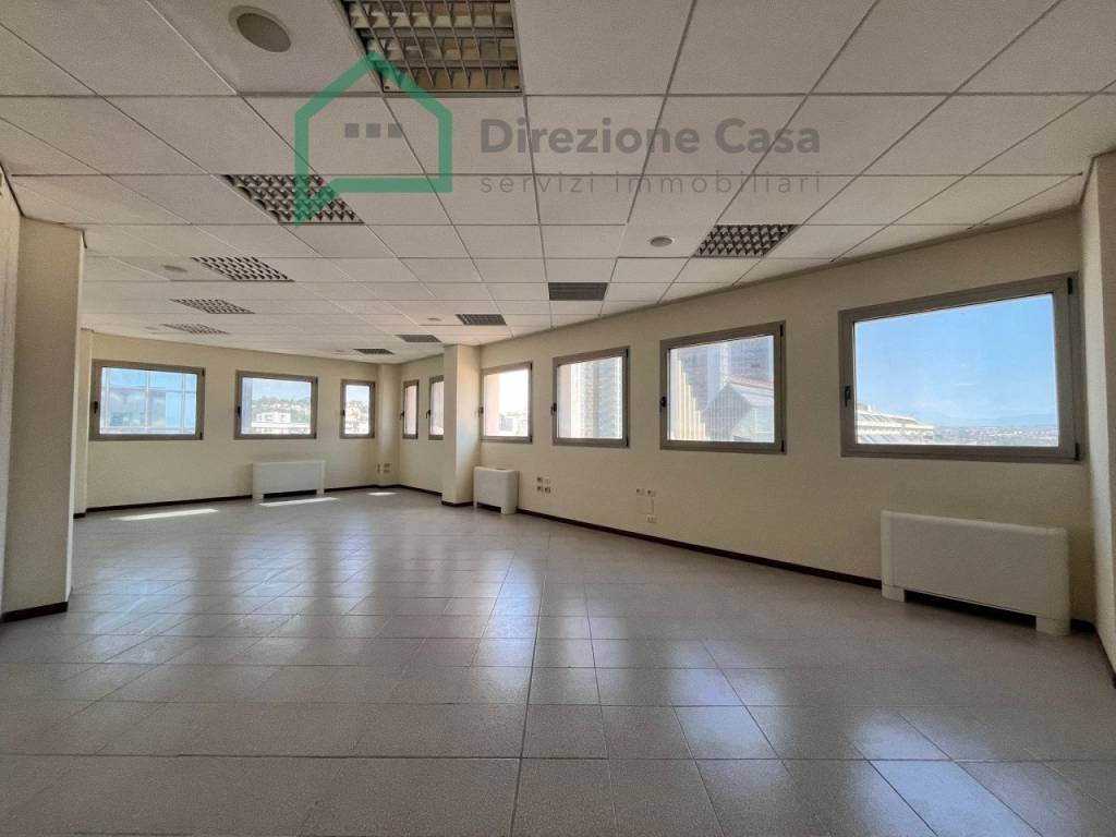 negozio in affitto a Napoli in zona Poggioreale