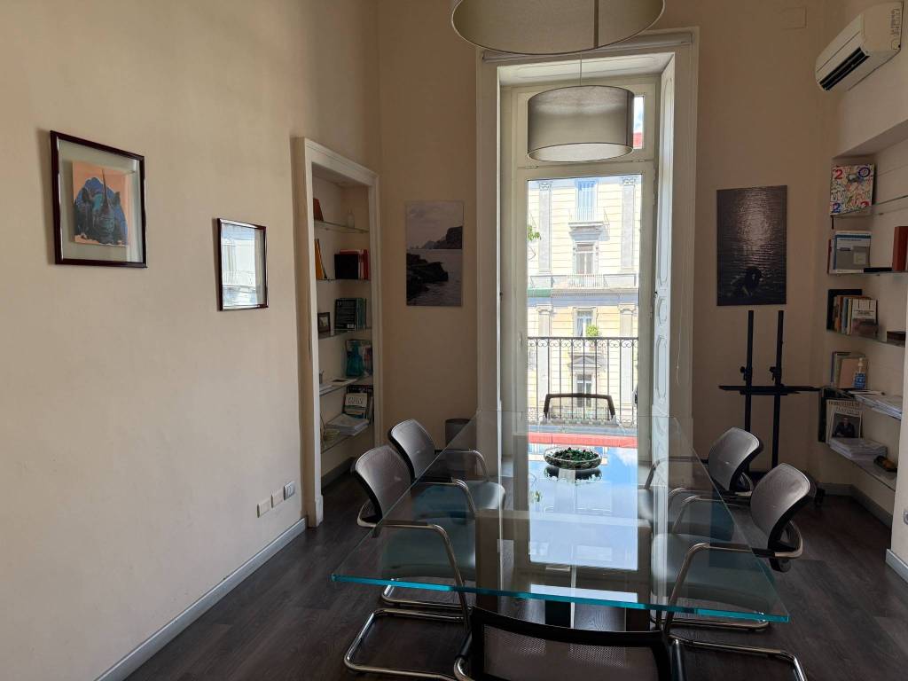 ufficio in affitto a Napoli in zona Chiaia