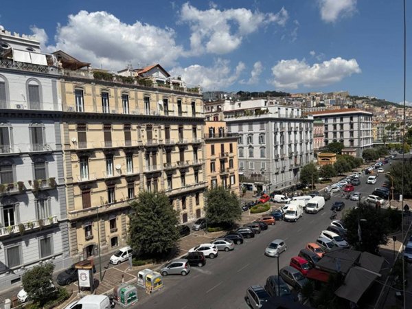 ufficio in affitto a Napoli in zona Chiaia