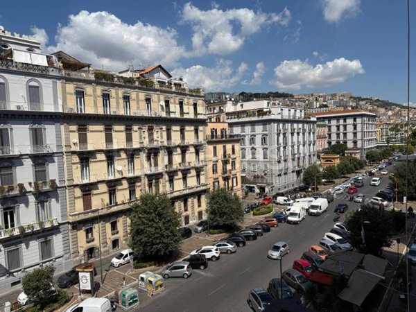 ufficio in affitto a Napoli in zona Chiaia
