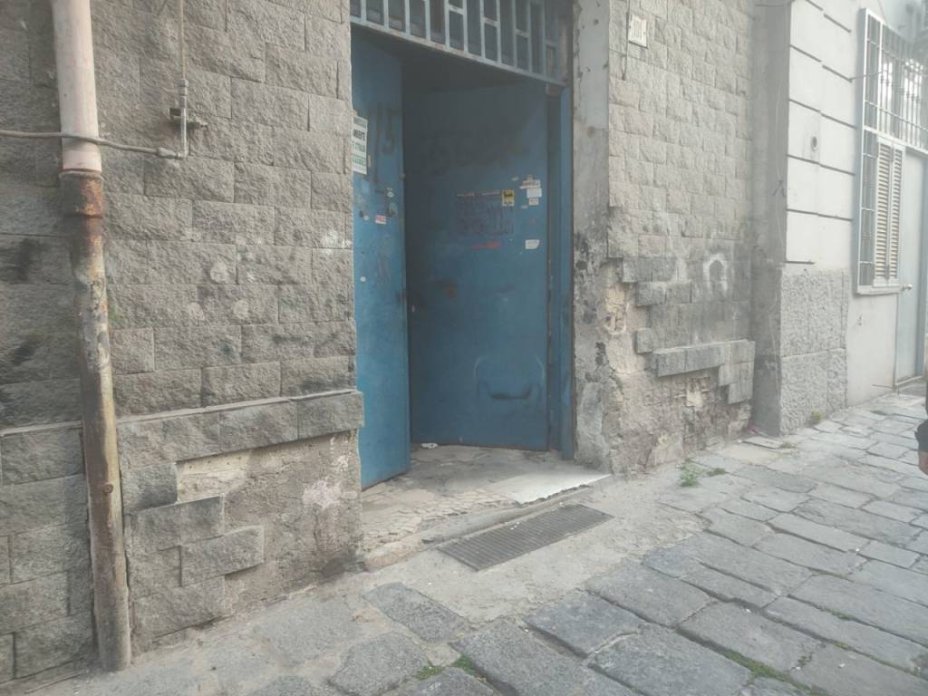 negozio in affitto a Napoli