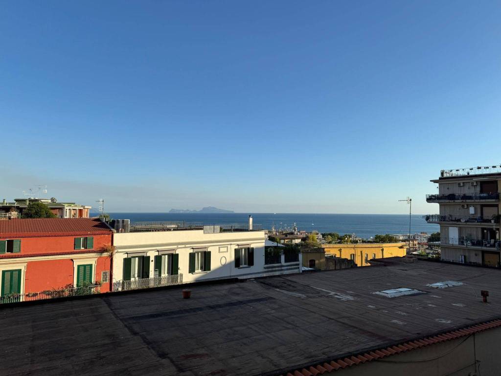 appartamento in affitto a Napoli in zona Chiaia