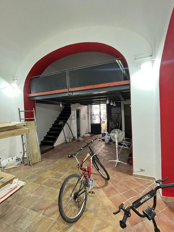 negozio in affitto a Napoli in zona Pendino / San Giuseppe