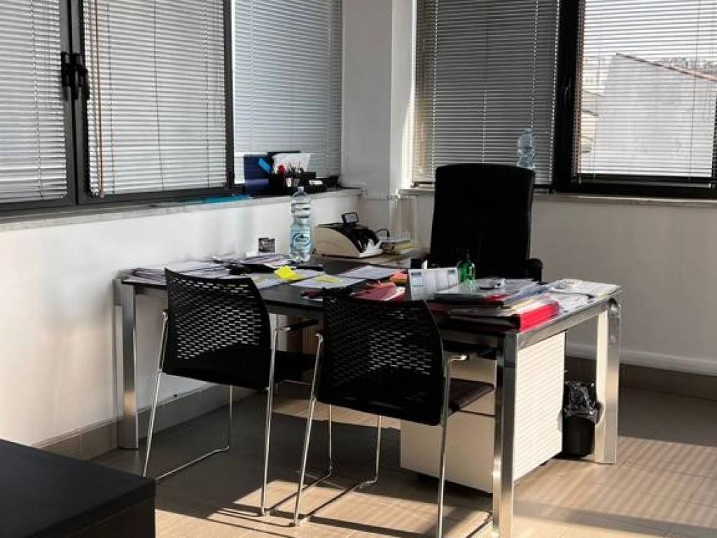 ufficio in affitto a Napoli in zona Zona Industriale-Ferrovia