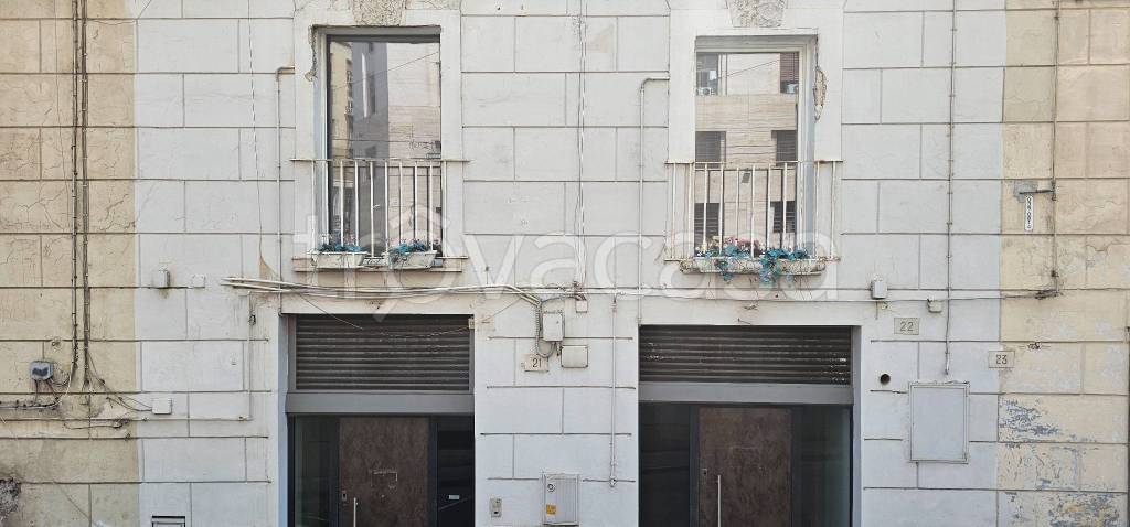 negozio in affitto a Napoli in zona Porto