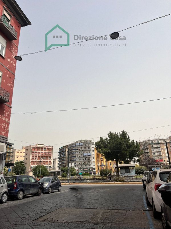 negozio in affitto a Napoli in zona Mercato