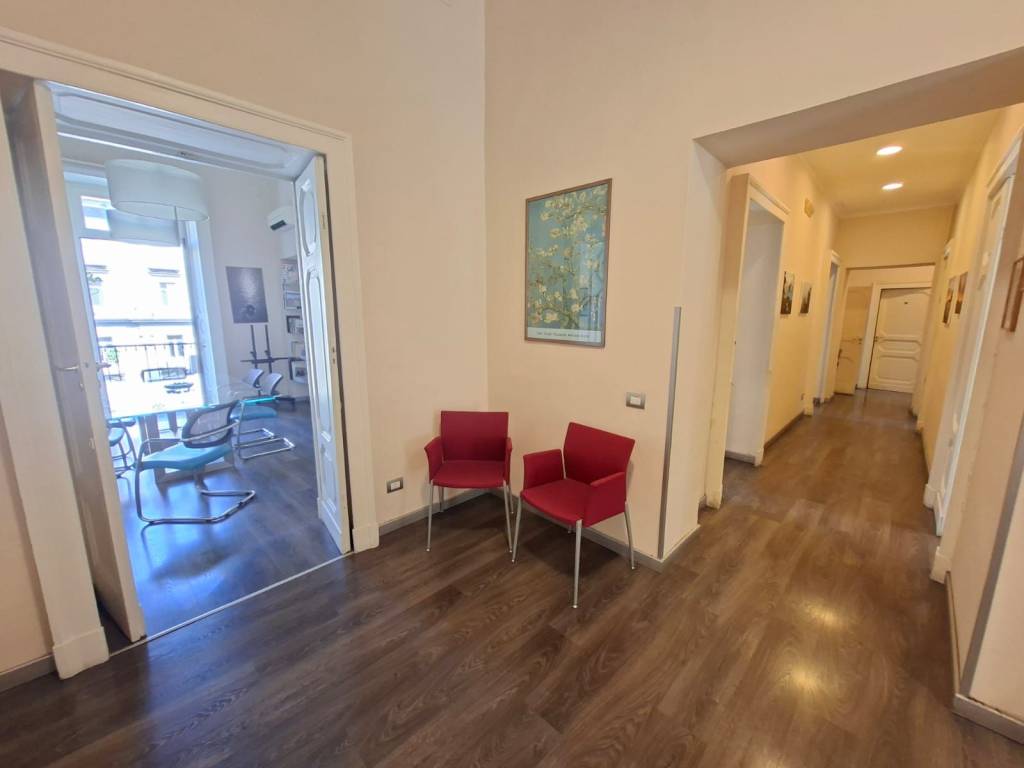 ufficio in affitto a Napoli in zona Chiaia