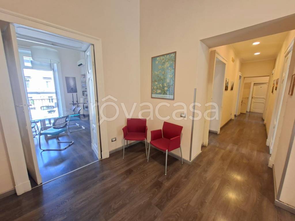 ufficio in affitto a Napoli in zona Chiaia