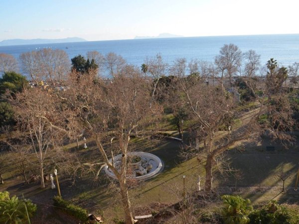 appartamento in affitto a Napoli in zona Chiaia