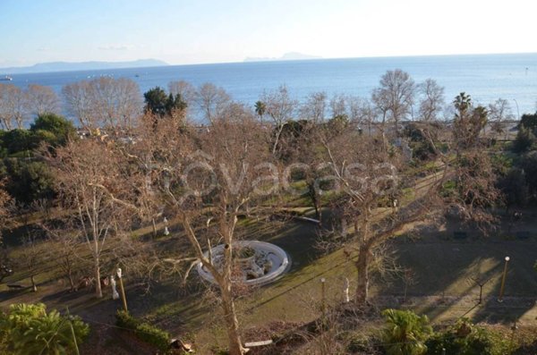 appartamento in affitto a Napoli in zona Chiaia