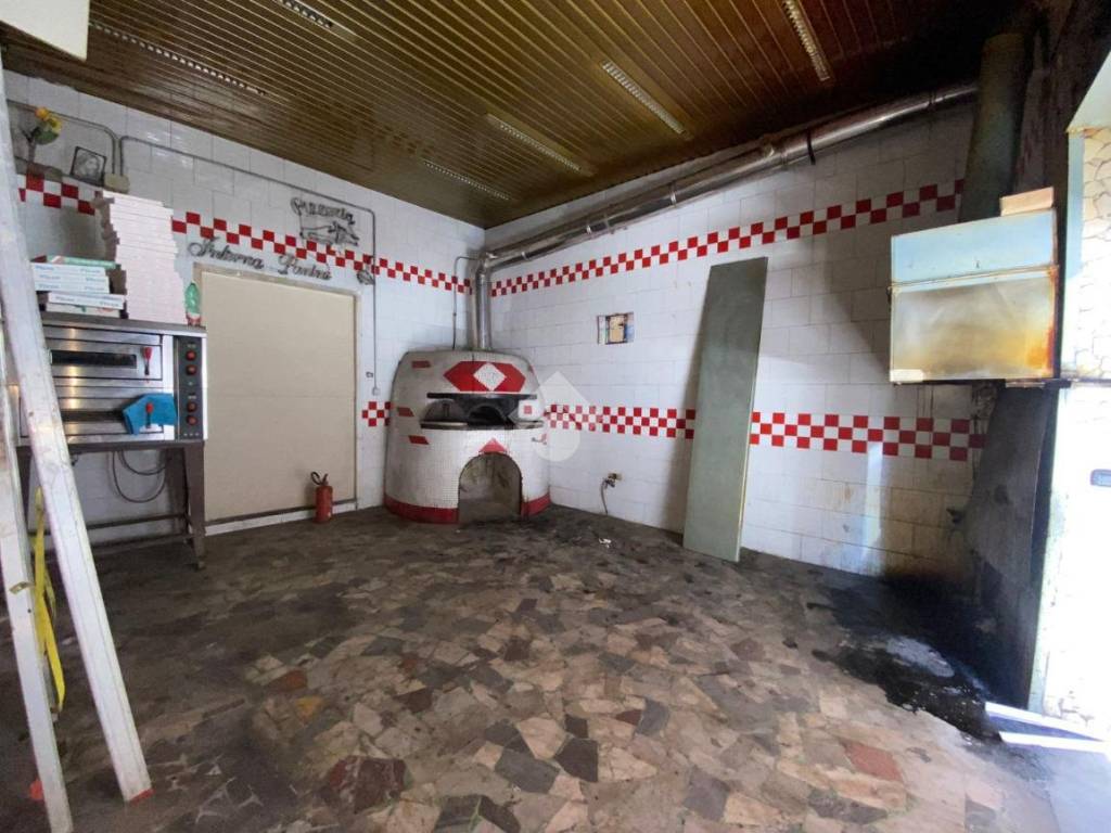 negozio in affitto a Napoli in zona Secondigliano