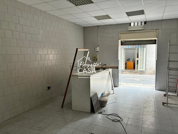 locale commerciale in affitto a Napoli in zona Barra