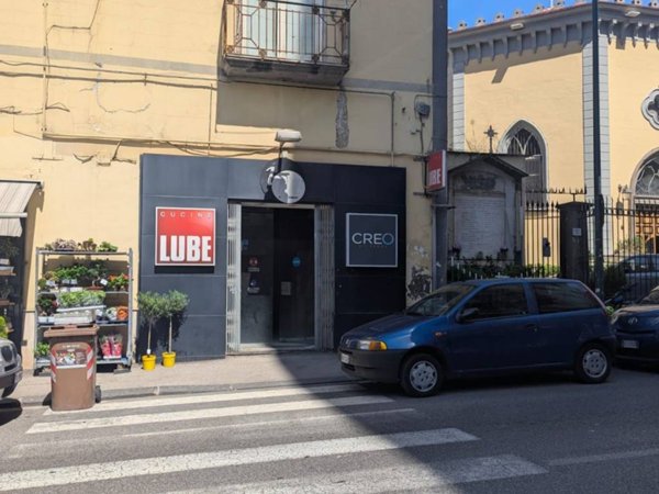 negozio in affitto a Napoli in zona Arenella