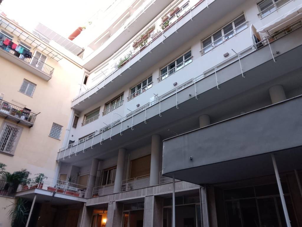 appartamento in affitto a Napoli in zona Chiaia