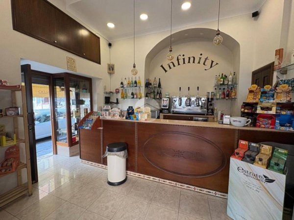 negozio in affitto a Napoli