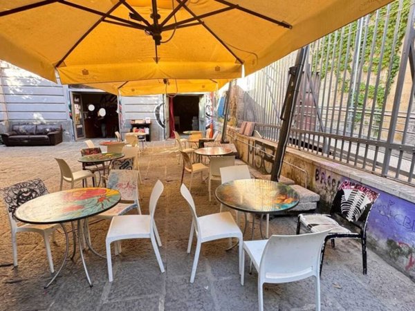 negozio in affitto a Napoli