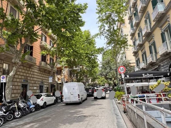negozio in affitto a Napoli in zona Vomero
