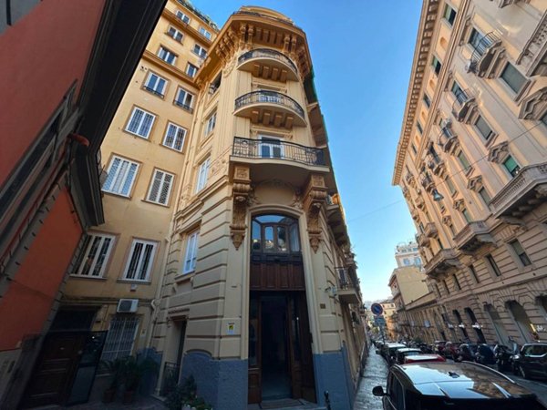 appartamento in affitto a Napoli in zona Chiaia