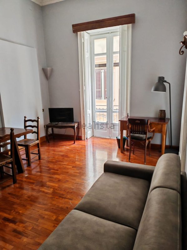 appartamento in affitto a Napoli in zona Chiaia
