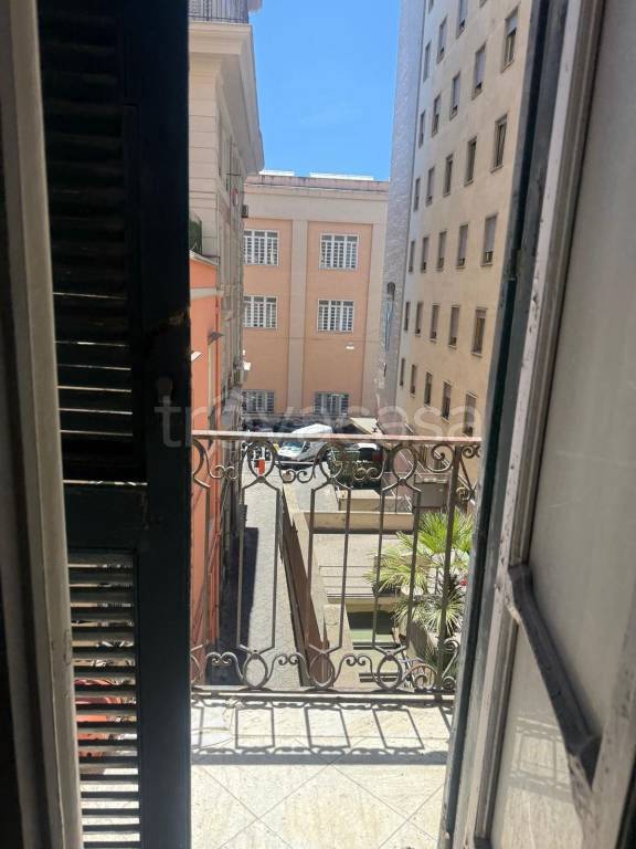 appartamento in affitto a Napoli in zona Chiaia