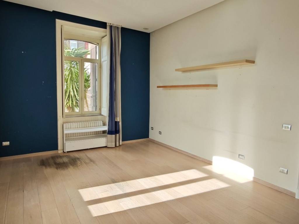 appartamento in affitto a Napoli in zona Chiaia
