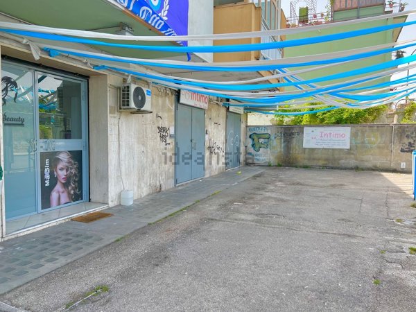 locale commerciale in affitto a Napoli in zona Capodimonte / Colli Aminei