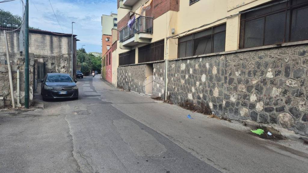 locale commerciale in affitto a Napoli in zona Zona Industriale-Ferrovia