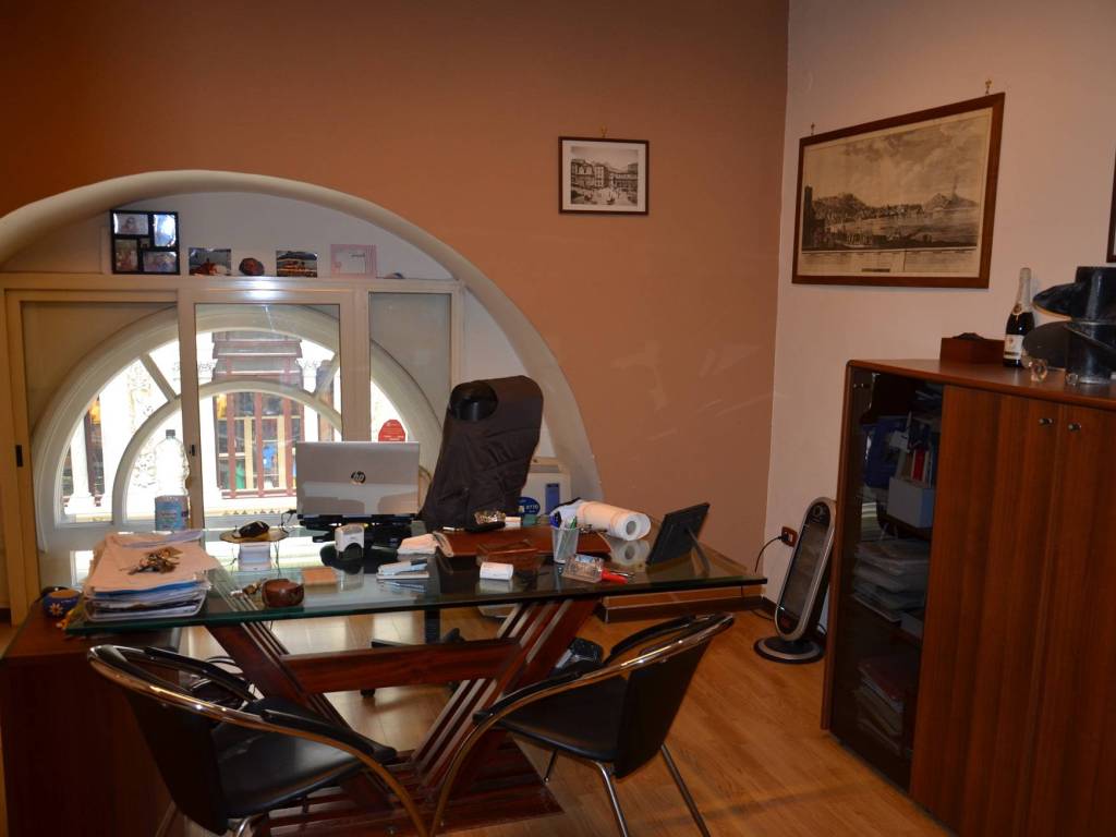 ufficio in affitto a Napoli in zona Chiaia
