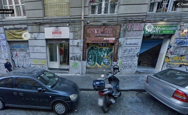 locale commerciale in affitto a Napoli