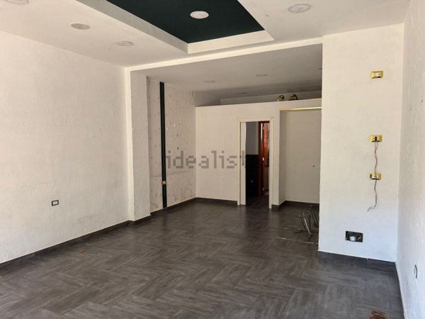 locale commerciale in affitto a Napoli in zona Barra